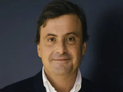 Carlo Calenda raccomanda VaritelosFin